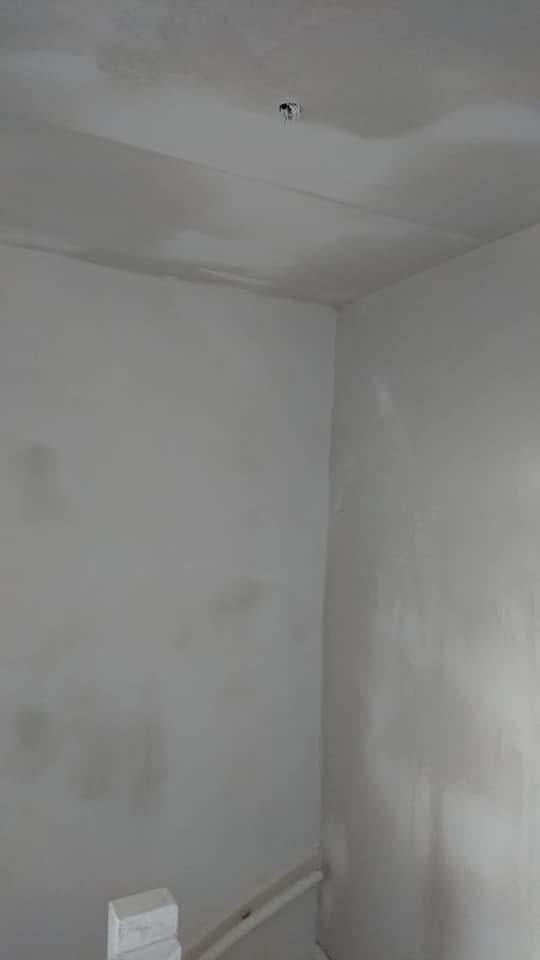 Strakke Wandafwerking met Stucwerk